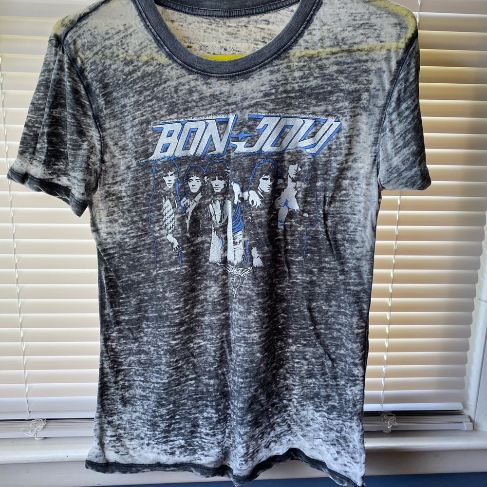 t- shirt